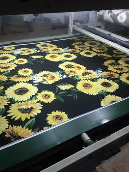 Proljeće i ljeto ženske digitalne i tiskane tkanine Europski i američki show polje sinkroni cvijet suncokreta modne tkanine